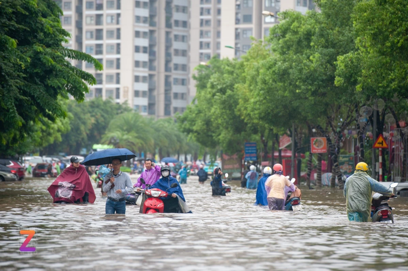 Chất lượng cuộc sống tại c&aacute;c khu đ&ocirc; thị mới v&ugrave;ng ven bị ảnh hưởng do hệ thống cơ sở hạ tầng chưa ho&agrave;n thiện. Việc lựa chọn nơi ở tại nội đ&ocirc; hạn chế những kh&oacute; khăn v&igrave; &aacute;ch tắc giao th&ocirc;ng trong m&ugrave;a mưa b&atilde;o.