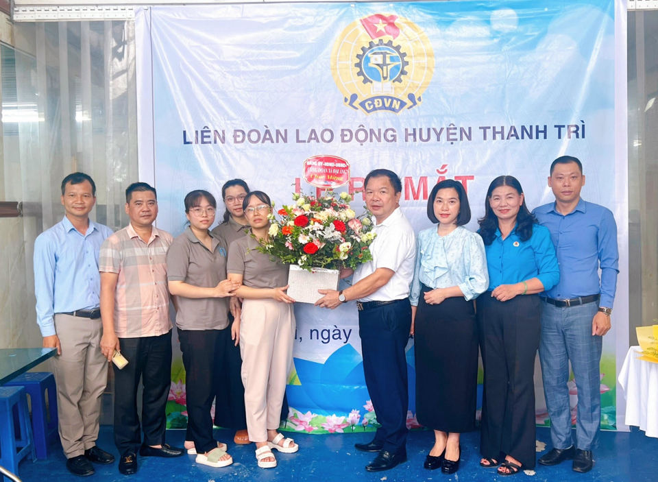 Ra mắt C&ocirc;ng đo&agrave;n cơ sở C&ocirc;ng ty Cổ phần ph&aacute;t triển c&ocirc;ng nghệ in Nam Phong, huyện Thanh Tr&igrave;.