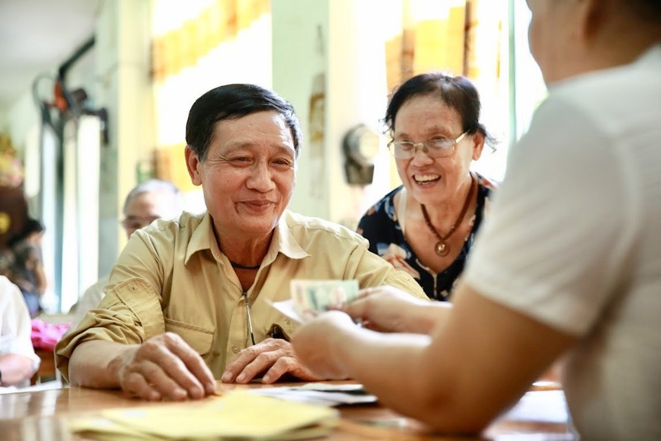 Người lao động c&oacute; thể nghỉ hưu thấp hơn kh&ocirc;ng qu&aacute; 5 tuổi so với tuổi nghỉ hưu, nếu c&oacute; đủ 20 năm đ&oacute;ng BHXH bắt buộc trở l&ecirc;n. Ảnh minh họa: laodongcong doan.