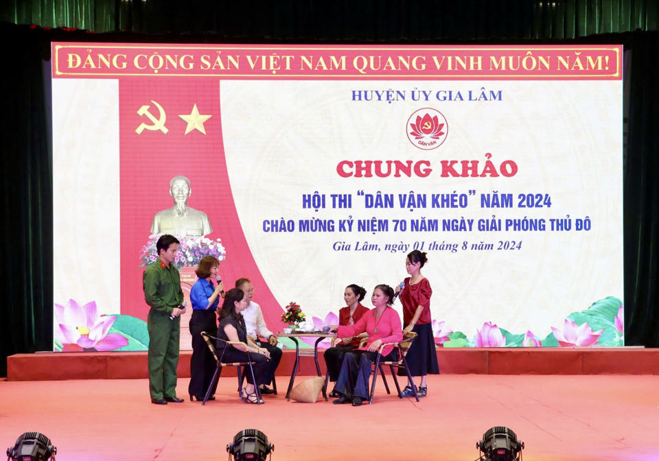 Một tiểu phẩm tham gia chung khảo hội thi.