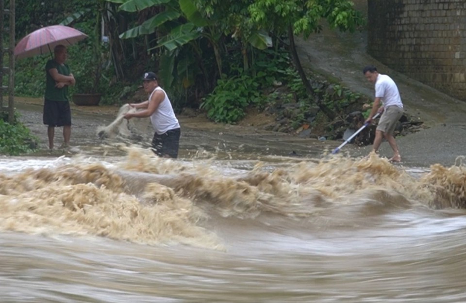 C&aacute;c tỉnh Bắc bộ v&agrave; Thanh H&oacute;a tiếp tục đối mặt nguy cơ mưa lũ v&agrave; sạt lở đất.