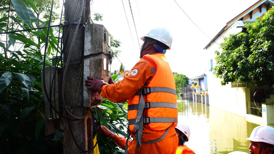 Bảo đảm an to&agrave;n cho hệ thống điện để c&oacute; thế cấp điện ngay trở lại khi nước r&uacute;t.