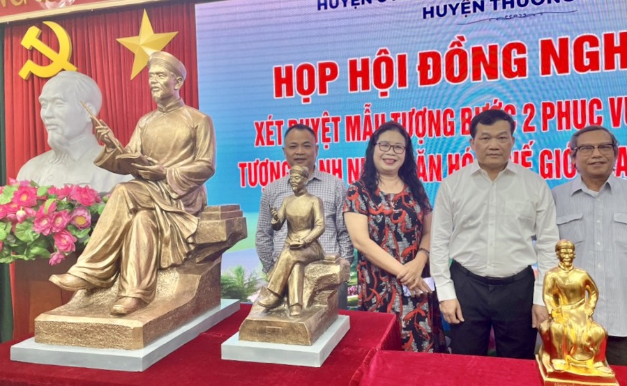 Th&agrave;nh vi&ecirc;n Hội đồng nghệ thuật x&eacute;t duyệt mẫu tượng bước 2 tượng Danh nh&acirc;n văn ho&aacute; thế giới, Đại thi h&agrave;o Nguyễn Du