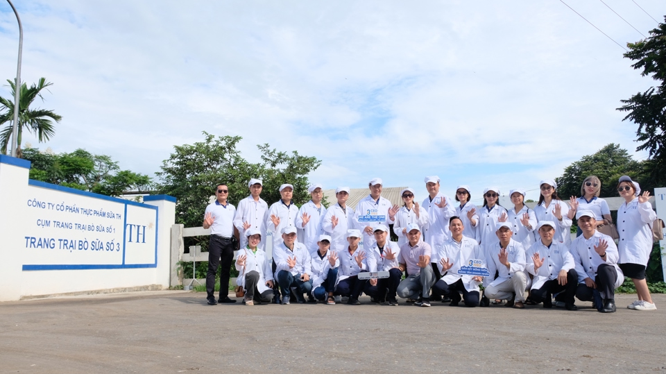 Business Tour do C&acirc;u lạc bộ CEO 1983 tổ chức tại Tập đo&agrave;n TH.