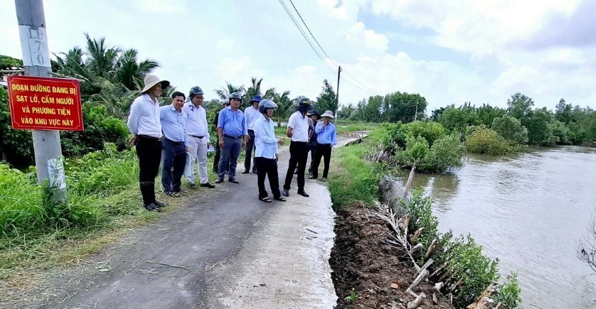 H&agrave;ng trăm m đường đoạn k&ecirc;nh Kh&acirc;u, x&atilde; Long Điền T&acirc;y, huyện Đồng Hải (Bạc Li&ecirc;u) đang đứng trước nguy cơ bị sạt lở (ảnh CTV).