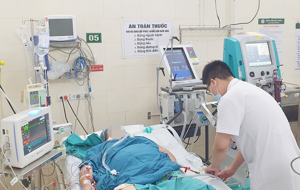 Bệnh nh&acirc;n T.T.S. mắc sốt xuất huyết Dengue điều trị lọc m&aacute;u tại Trung t&acirc;m Bệnh nhiệt đới, Bệnh viện Bạch Mai.