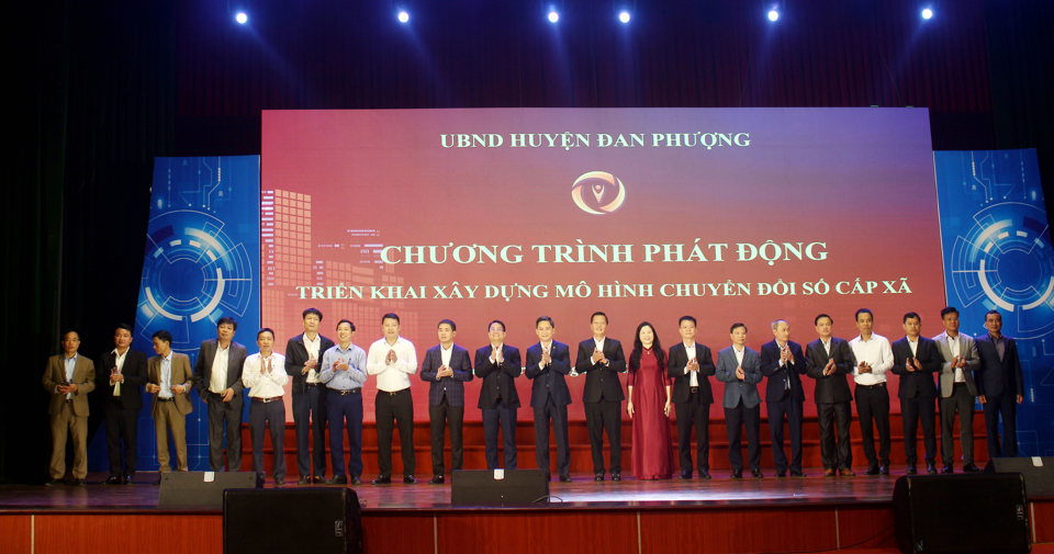 Ph&oacute; Chủ tịch UBND TP H&agrave; Nội H&agrave; Minh Hải dự Chương tr&igrave;nh ph&aacute;t động triển khai x&acirc;y dựng m&ocirc; h&igrave;nh chuyển đổi số cấp x&atilde; tại huyện Đan Phượng, th&aacute;ng 3/2024.