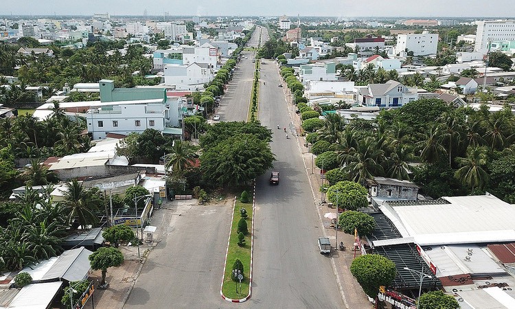 Năm 2023, TP Bạc Li&ecirc;u đ&atilde; v&atilde;n động người d&acirc;n tự th&aacute;o dỡ 2 căn nh&agrave; nằm chắn ngang giữa đường 20 năm, trả lại mỹ quan cho đ&ocirc; thị (Ho&agrave;ng Nam)