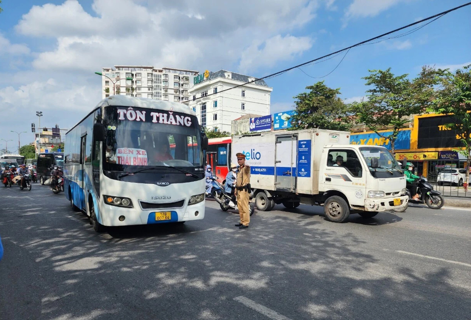 Bộ C&ocirc;ng an đề xuất 189 h&agrave;nh vi bị trừ điểm giấy ph&eacute;p l&aacute;i xe. Ảnh: Ho&agrave;ng H&agrave;