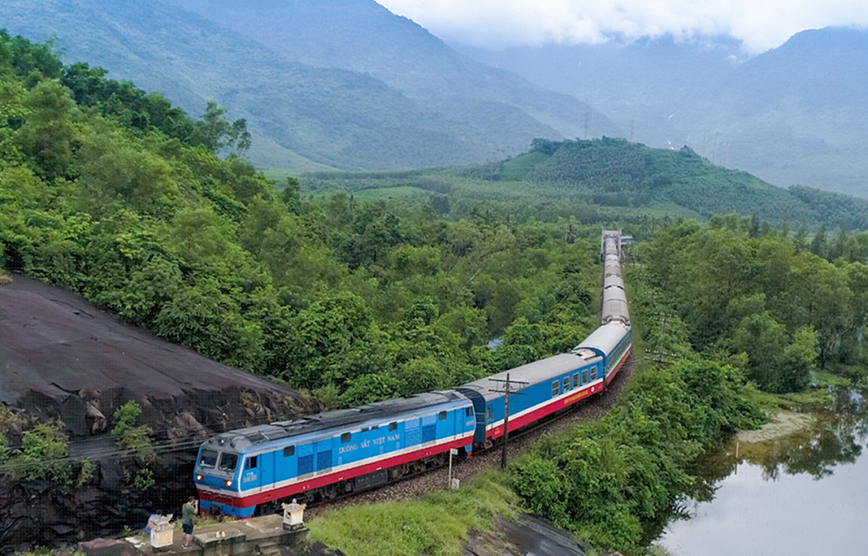 Dự án Đường sắt k&ecirc;́t n&ocirc;́i từ ga Lào Cai (Việt Nam) đ&ecirc;́n ga Hà Kh&acirc;̉u (Trung Qu&ocirc;́c) tạo thuận lợi cho vận tải.