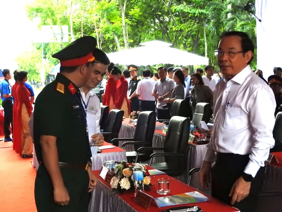 Ủy vi&ecirc;n Bộ Ch&iacute;nh trị - B&iacute; thư Th&agrave;nh ủy TP Hồ Ch&iacute; Minh Nguyễn Văn N&ecirc;n tại lễ th&ocirc;ng xe g&oacute;i thầu số 9. Ảnh: T&acirc;n Tiến.&nbsp;