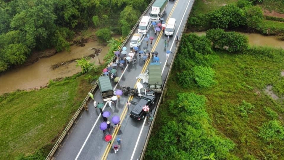 Hiện trường vụ tai nạn tr&ecirc;n cao tốc Nội B&agrave;i - L&agrave;o Cai