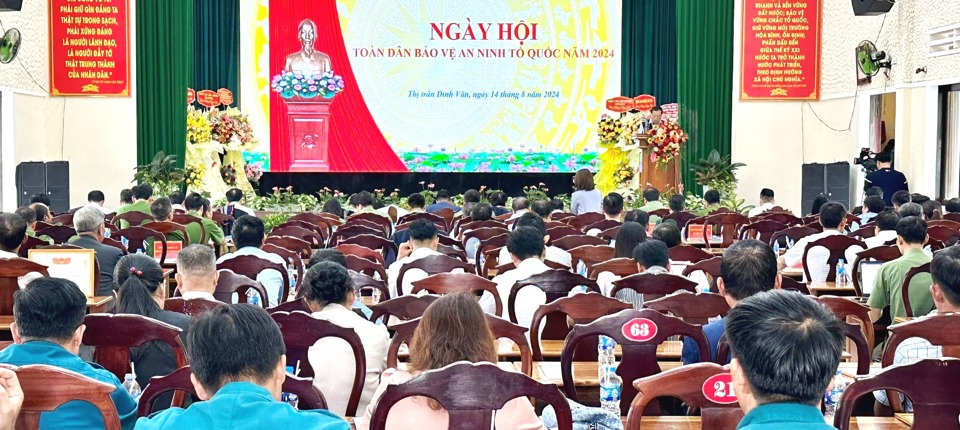 To&agrave;n cảnh Ng&agrave;y hội To&agrave;n d&acirc;n bảo vệ an ninh Tổ quốc năm 2024 tại thị trấn Đinh Văn