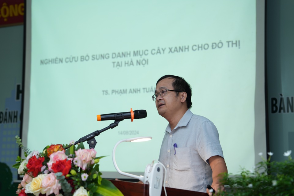 TS.KTS Phạm Anh Tuấn - Chủ tịch Chi hội Kiến trúc sư cảnh quan Việt Nam tham luận tại hội nghị.