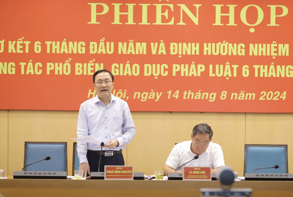 Ph&oacute; Cục trưởng Cục PBGDPL (Bộ Tư ph&aacute;p) Phan Hồng Nguy&ecirc;n đ&aacute;nh gi&aacute;, H&agrave; Nội l&agrave; điểm s&aacute;ng trong c&ocirc;ng t&aacute;c PBGDPL, h&ograve;a giải cơ sở, chuẩn tiếp cận ph&aacute;p luật. Ảnh: Huy Phạm