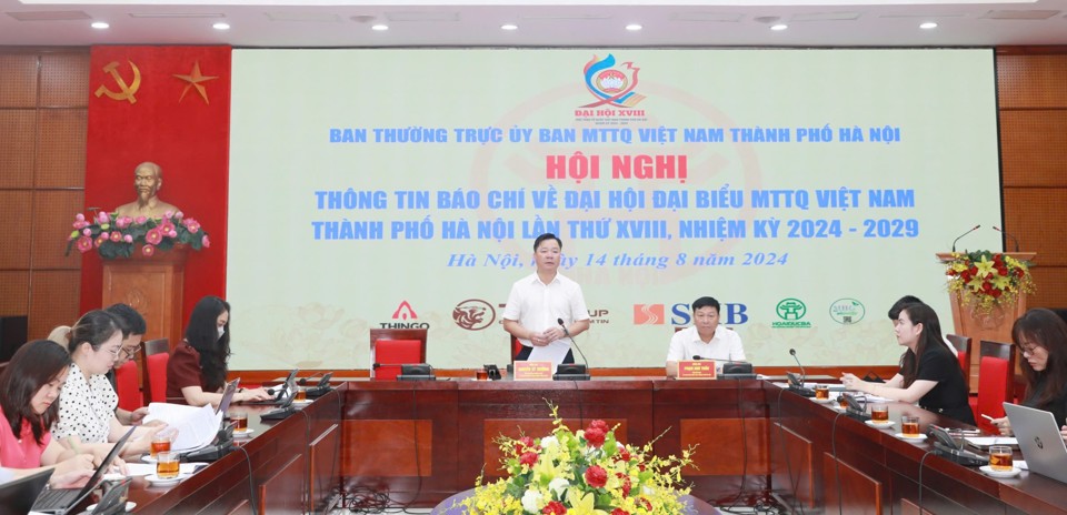 Ph&oacute; Chủ tịch Thường trực Ủy ban Mặt trận Tổ quốc Việt Nam TP H&agrave; Nội Nguyễn Sỹ Trường chủ tr&igrave;, điều h&agrave;nh Hội nghị