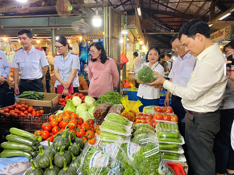 Rau củ quả tại chợ nông sản Thủ Đức đều thực hiện truy xuất nguồn gốc.