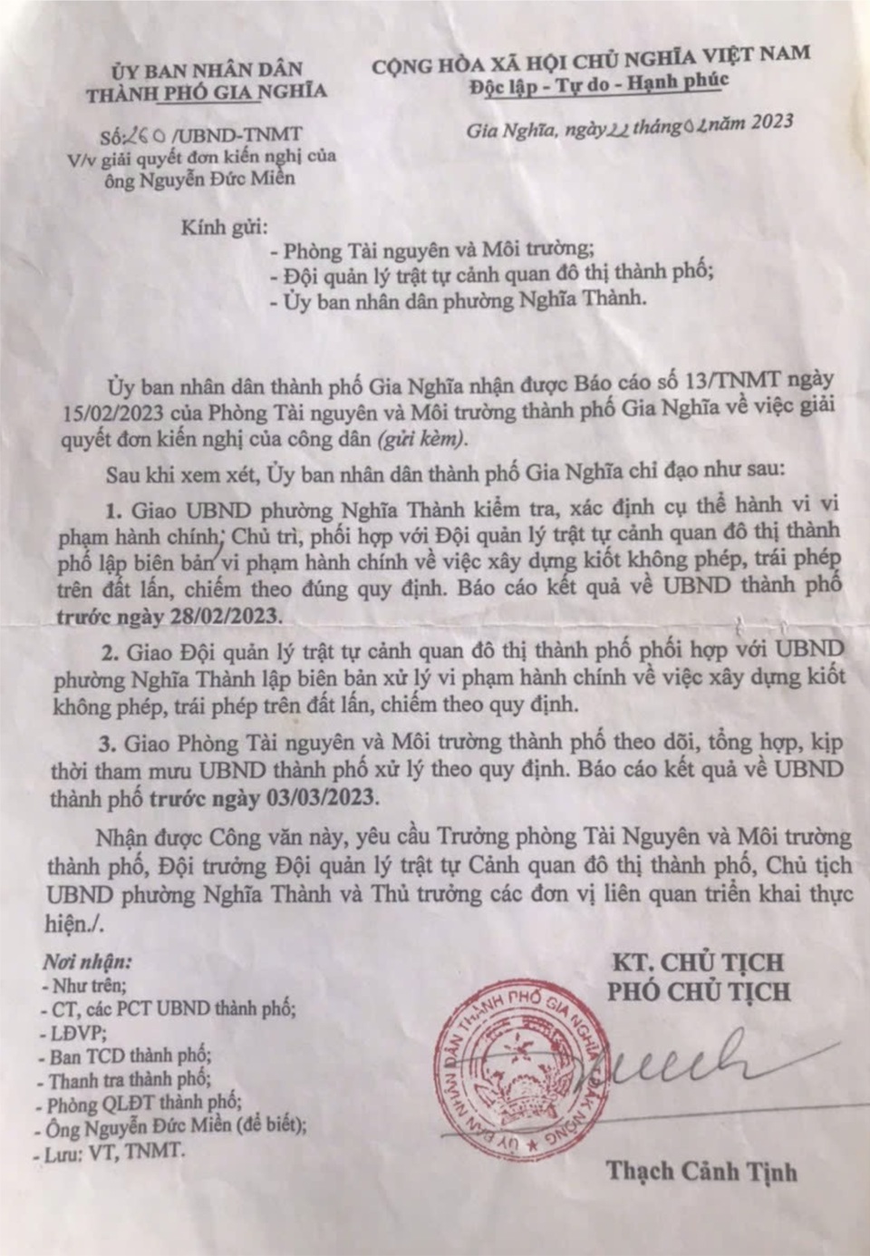 Năm 2023, UBND TP Gia Nghĩa c&oacute; văn bản chỉ đạo UBND phường Nghĩa Th&agrave;nh xử l&yacute; về việc x&acirc;y dựng ki-ốt kh&ocirc;ng ph&eacute;p, tr&aacute;i ph&eacute;p tr&ecirc;n đất lấn chiếm.