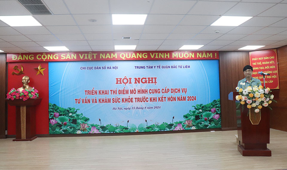 Chi cục trưởng Chi cục D&acirc;n số H&agrave; Nội Vũ Duy Hưng ph&aacute;t biểu tại hội nghị.