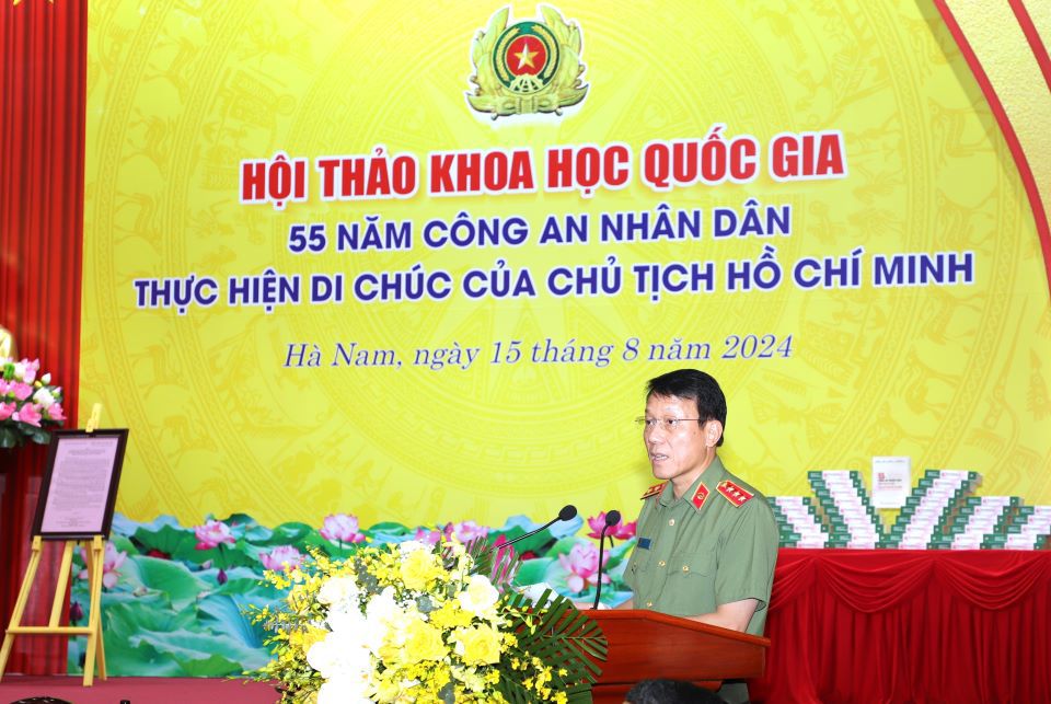 Thượng tướng Lương Tam Quang - Ủy vi&ecirc;n Trung ương Đảng, B&iacute; thư Đảng ủy C&ocirc;ng an Trung ương, Bộ trưởng Bộ C&ocirc;ng an ph&aacute;t biểu tổng kết v&agrave; bế mạc Hội thảo. Ảnh: AT