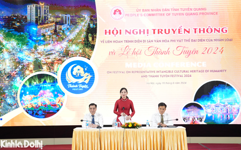 Đại diện Ban Tổ chức th&ocirc;ng tin về&nbsp;Li&ecirc;n hoan tr&igrave;nh diễn di sản văn h&oacute;a phi vật thể đại diện của nh&acirc;n loại v&agrave; Lễ hội th&agrave;nh Tuy&ecirc;n.