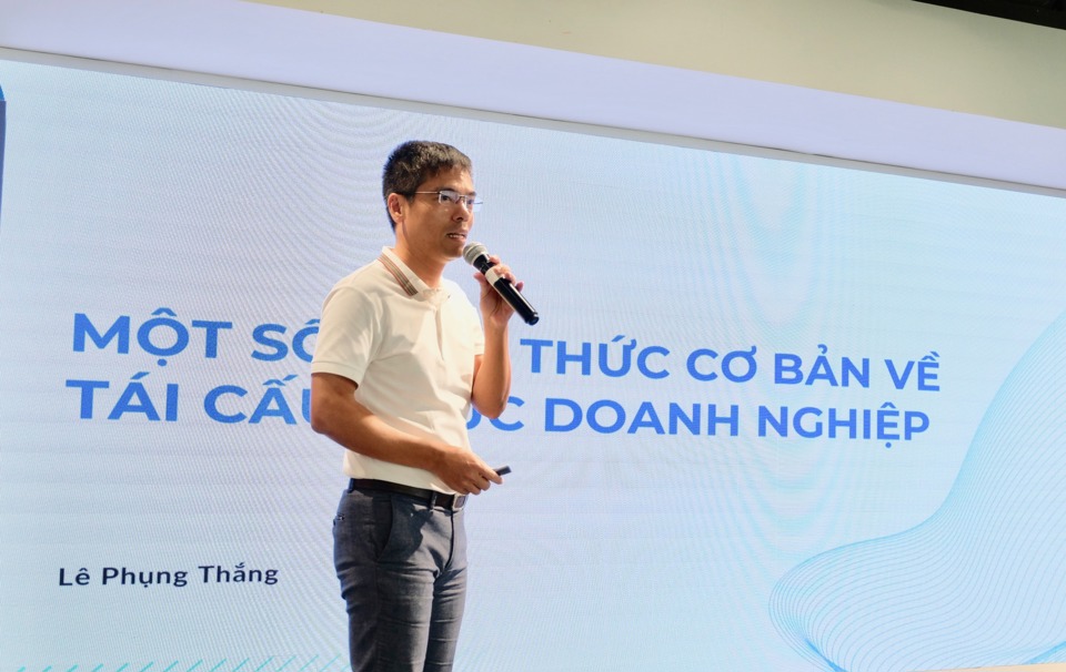 &Ocirc;ng L&ecirc; Phụng Thắng - Chủ tịch HanoiBA kho&aacute; VII chia sẻ tại CEO Exchange.