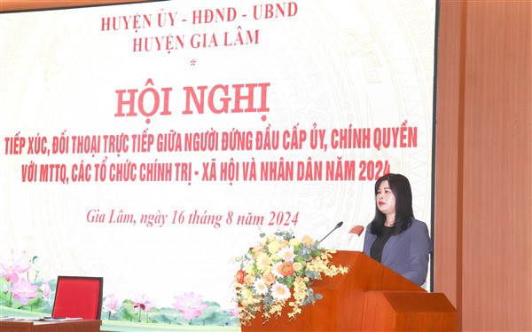 Chủ tịch UBND huyện Gia L&acirc;m Đặng Thị Huyền giải đ&aacute;p những vấn đề thuộc thẩm quyền v&agrave; giao nhiệm vụ cho c&aacute;c ph&ograve;ng, ban, đơn vị li&ecirc;n quan.&nbsp;