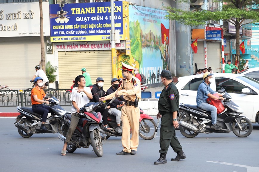 &Yacute; thức của một bộ phận người tham gia giao th&ocirc;ng c&ograve;n yếu v&agrave; chủ quan.