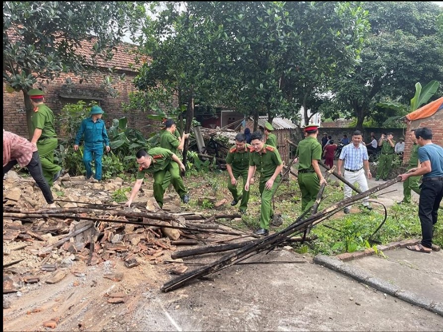 Lực lượng C&ocirc;ng an tỉnh Bắc Giang nỗ lực x&oacute;a nh&agrave; tạm, nh&agrave; dột n&aacute;t tr&ecirc;n địa b&agrave;n.