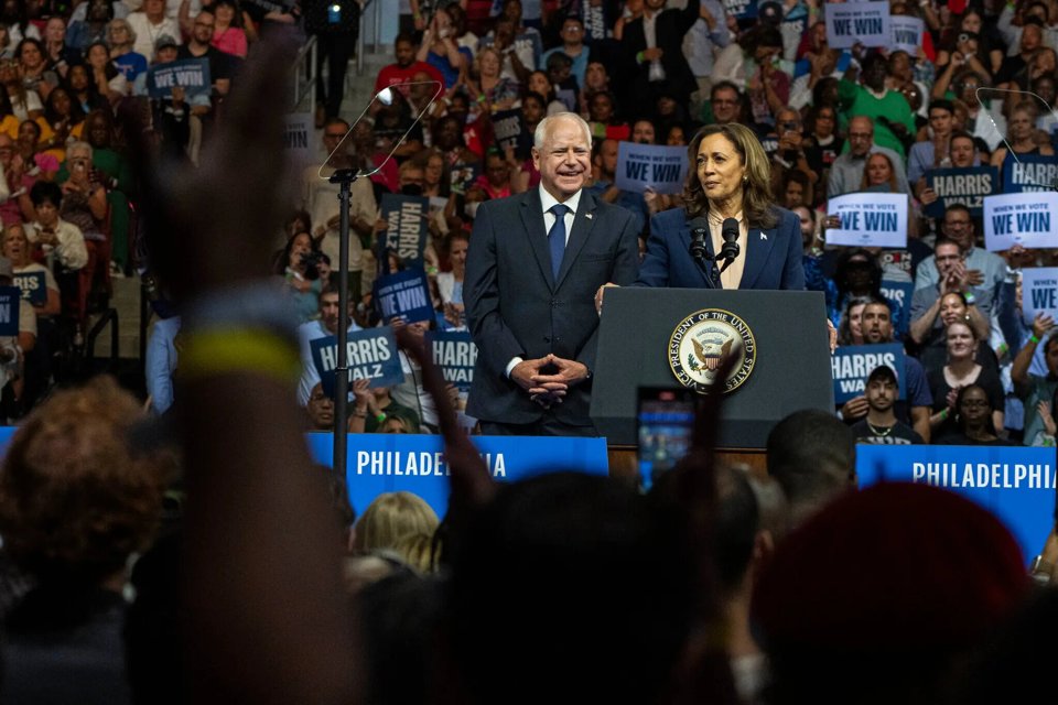 Ph&oacute; Tổng thống Kamala Harris v&agrave; Thống đốc Tim Walz sẽ tuy&ecirc;n thệ nhận đề cử chức tổng thống v&agrave; ph&oacute; tổng thống trong c&aacute;c ng&agrave;y 21 v&agrave; 22/8. Ảnh: New York Times.