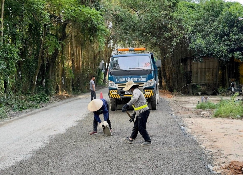 Tiếp thu &yacute; kiến phản &aacute;nh của ch&iacute;nh quyền, người d&acirc;n địa phương v&agrave; một số cơ quan b&aacute;o ch&iacute;, Sở GTVT H&agrave; Nội đ&atilde; phối hợp với UBND huyện S&oacute;c Sơn l&ecirc;n kế hoạch, thực hiện c&ocirc;ng t&aacute;c duy tu, bảo dưỡng tuyến đường 35.