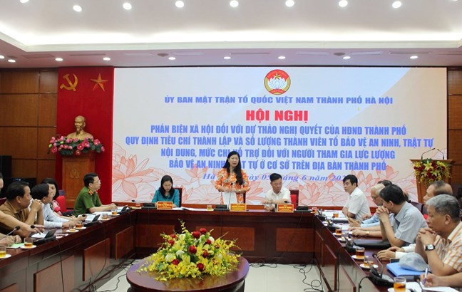 Chủ tịch Ủy ban Mặt trận Tổ quốc Việt Nam TP H&agrave; Nội Nguyễn Lan Hương chủ tr&igrave;&nbsp;Hội nghị phản biện x&atilde; hội đối với dự thảo Nghị quyết của HĐND TP quy định ti&ecirc;u ch&iacute; th&agrave;nh lập v&agrave; số lượng th&agrave;nh vi&ecirc;n Tổ bảo vệ an ninh, trật tự