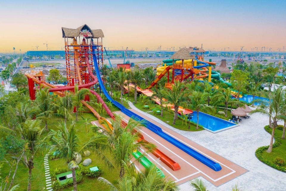 Thực tế khu vui chơi Vinwonders tại Vinhomes Ocean Park thu h&uacute;t h&agrave;ng ngh&igrave;n lượt du kh&aacute;ch đến vui chơi mỗi ng&agrave;y. G&oacute;p phần tăng gi&aacute; trị bất động sản trong khu vực.