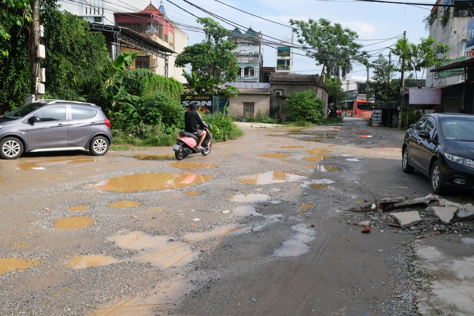 Vướng mắc hiện nay trong việc thực hiện dự &aacute;n x&acirc;y dựng tuyến đường Quang Trung ch&iacute;nh l&agrave; những vấn đề li&ecirc;n quan đến t&aacute;i định cư của c&aacute;c hộ trong diện bồi thường GPMB. Ảnh: Sỹ H&agrave;o.&nbsp;