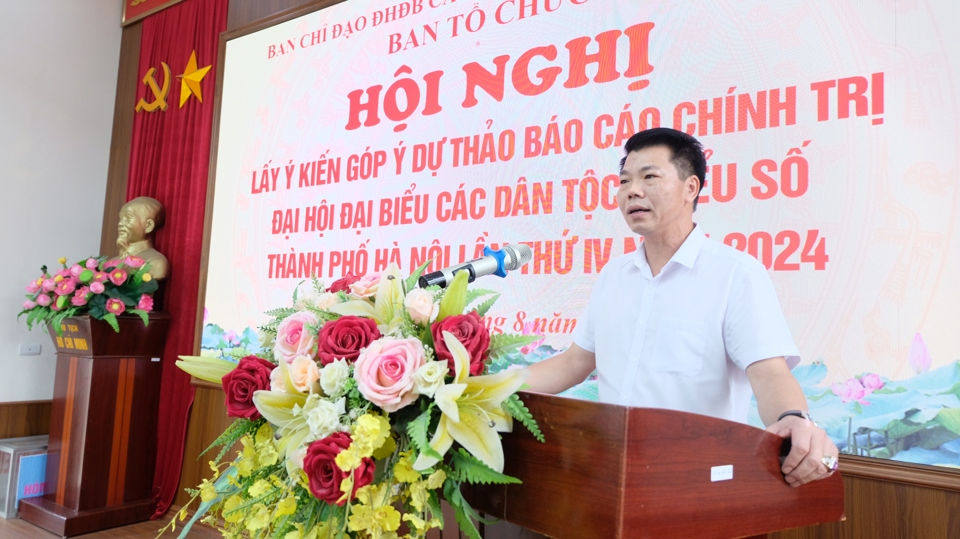 Trưởng Ban D&acirc;n tộc TP H&agrave; Nội Nguyễn Nguy&ecirc;n Qu&acirc;n ph&aacute;t biểu tại hội nghị.