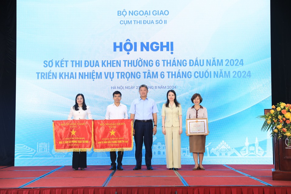 Hội nghị sơ kết c&ocirc;ng t&aacute;c thi đua, khen thưởng 6 th&aacute;ng đầu năm; triển khai nhiệm vụ trọng t&acirc;m 6 th&aacute;ng cuối năm 2024 của Cụm Thi đua số II, Bộ Ngoại giao.&nbsp;