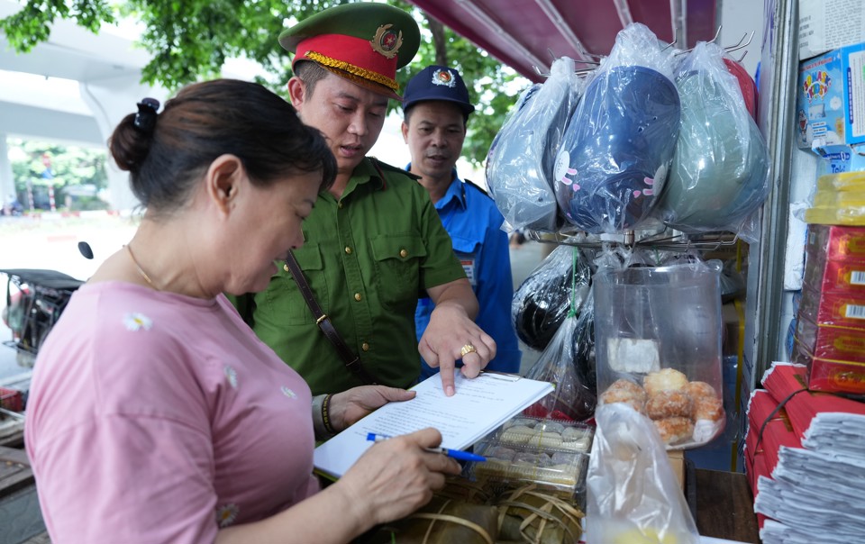 Chốt trực tại những “điểm nóng” để kịp thời phát hiện, xử lý nghiêm vi phạm - Ảnh 2