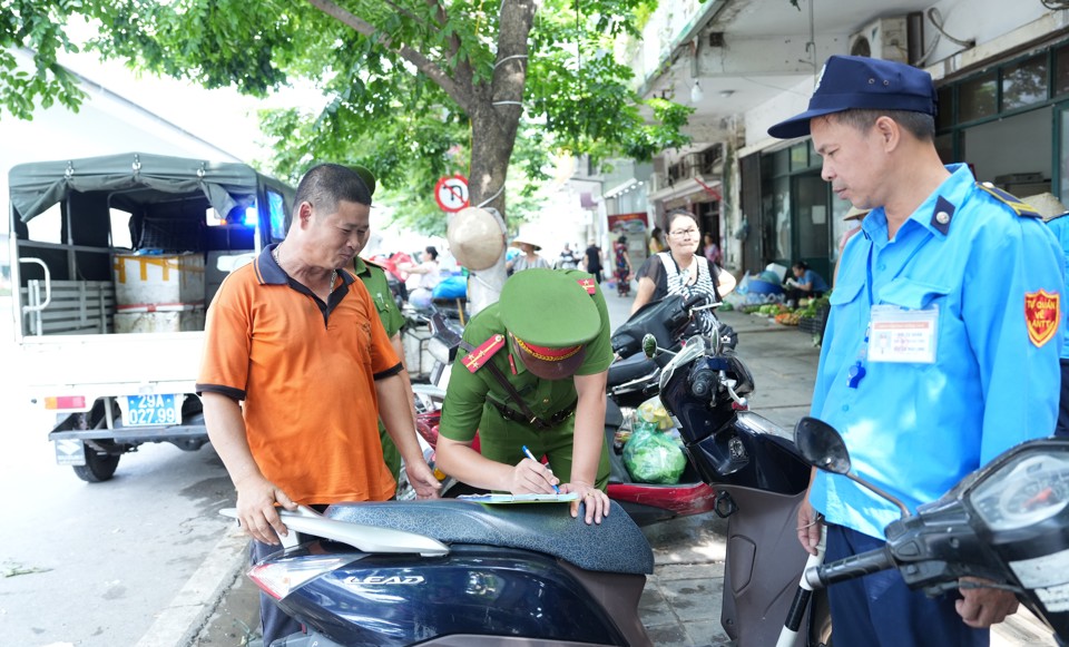 Chốt trực tại những “điểm nóng” để kịp thời phát hiện, xử lý nghiêm vi phạm - Ảnh 4