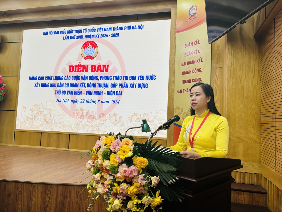 Trưởng ban Nữ c&ocirc;ng, Li&ecirc;n đo&agrave;n lao động TP H&agrave; Nội B&ugrave;i Thị Thanh Giang tr&igrave;nh b&agrave;y tham luận tại diễn đ&agrave;n