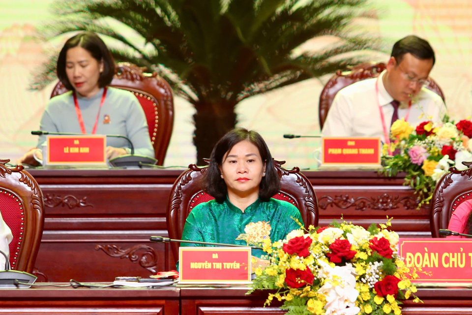 Ph&oacute; B&iacute; thư Thường trực Th&agrave;nh ủy H&agrave; Nội Nguyễn Thị Tuyến tham gia Đo&agrave;n Chủ tịch Đại hội