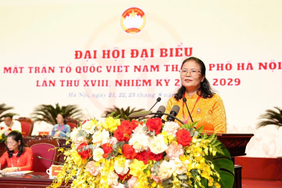 Ph&oacute; Chủ tịch Ủy ban Mặt trận Tổ quốc Việt Nam TP H&agrave; Nội &nbsp;Nguyễn Thị Kim Dung &nbsp;tr&igrave;nh b&agrave;y b&aacute;o c&aacute;o kiểm điểm hoạt động của Ủy ban Mặt trận Tổ quốc Việt Nam TP kho&aacute; XVII, nhiệm kỳ 2019-2024