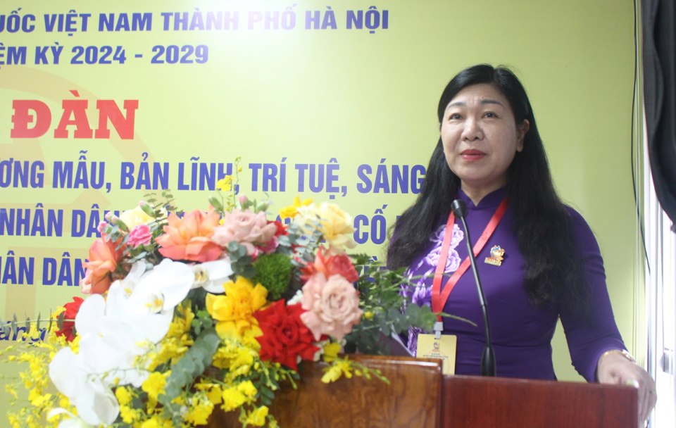 Chủ tịch Ủy ban Mặt trận Tổ quốc Việt Nam TP H&agrave; Nội Nguyễn Lan Hương chủ tr&igrave; Diễn đ&agrave;n