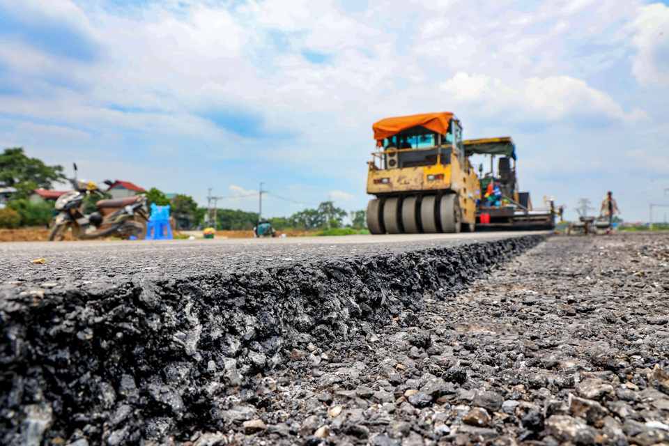 Vật liệu x&acirc;y dựng tuyến đường được gi&aacute;m s&aacute;t chặt chẽ.