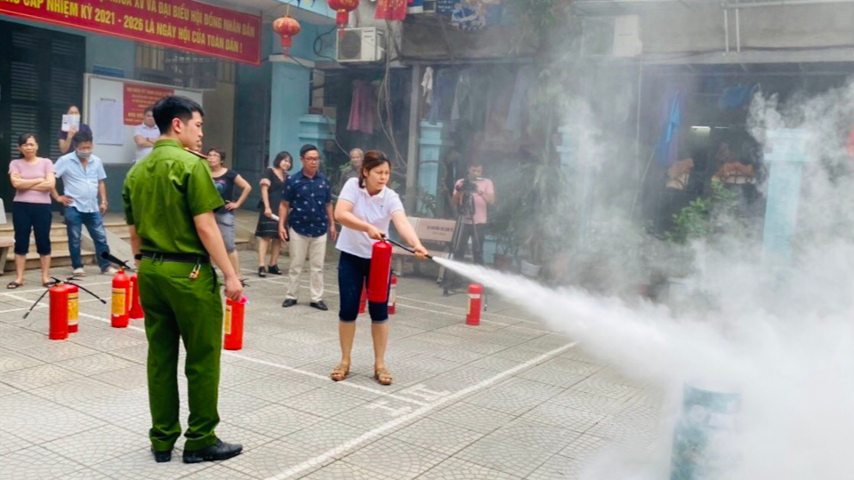 Diễn tập ph&ograve;ng ch&aacute;y chữa ch&aacute;y tại khu d&acirc;n cư&nbsp; - Ảnh: TTVHTT quận Thanh Xu&acirc;n