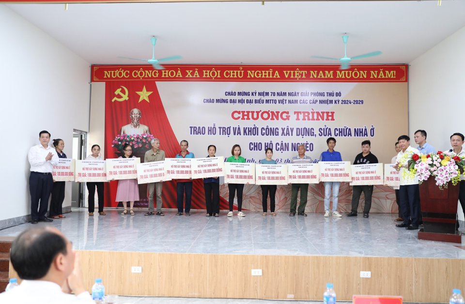 Từ đầu năm 2024 đến nay, huyện Đ&ocirc;ng Anh đ&atilde; t&iacute;ch cực đẩy mạnh c&aacute;c chương tr&igrave;nh g&acirc;y quỹ để hỗ trợ người d&acirc;n tr&ecirc;n địa b&agrave;n đảm bảo an sinh x&atilde; hội.