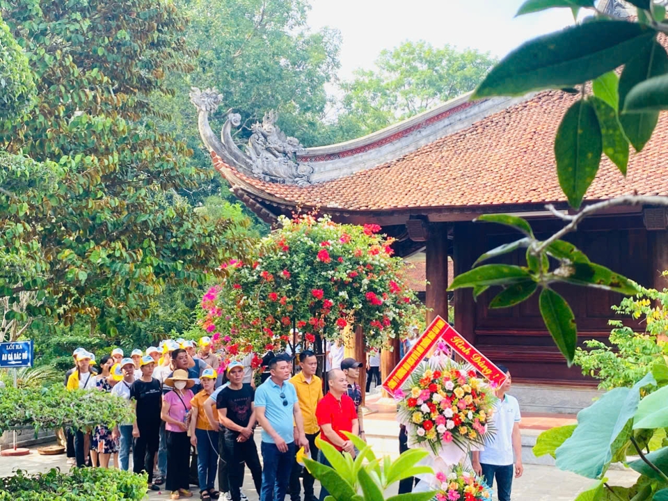 C&aacute;ch đ&acirc;y 55 năm, v&agrave;o l&uacute;c 9 giờ 47 ph&uacute;t ng&agrave;y 2/9/1969, B&aacute;c Hồ k&iacute;nh y&ecirc;u của ch&uacute;ng ta đ&atilde; đi xa. D&acirc;n tộc Việt Nam mất đi người Chiến sĩ Cộng sản lỗi lạc, suốt đời đấu tranh kh&ocirc;ng mệt mỏi cho phong tr&agrave;o c&aacute;ch mạng. Người ra đi để lại mu&ocirc;n v&agrave;n niềm tiếc thương v&ocirc; hạn cho to&agrave;n Đảng, to&agrave;n d&acirc;n v&agrave; bạn b&egrave; tr&ecirc;n thế giới...