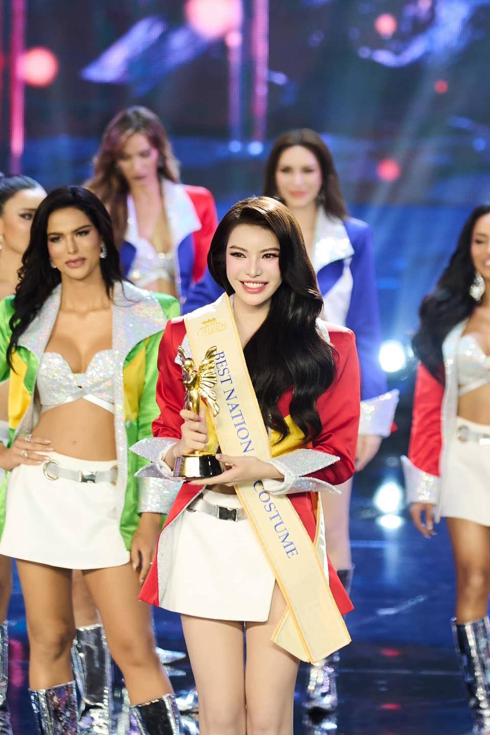 Tường San thắng giải Trang phục d&acirc;n tộc trong khu&ocirc;n khổ cuộc thi Miss International Queen 2024. (Ảnh: Miss International Queen Vietnam)