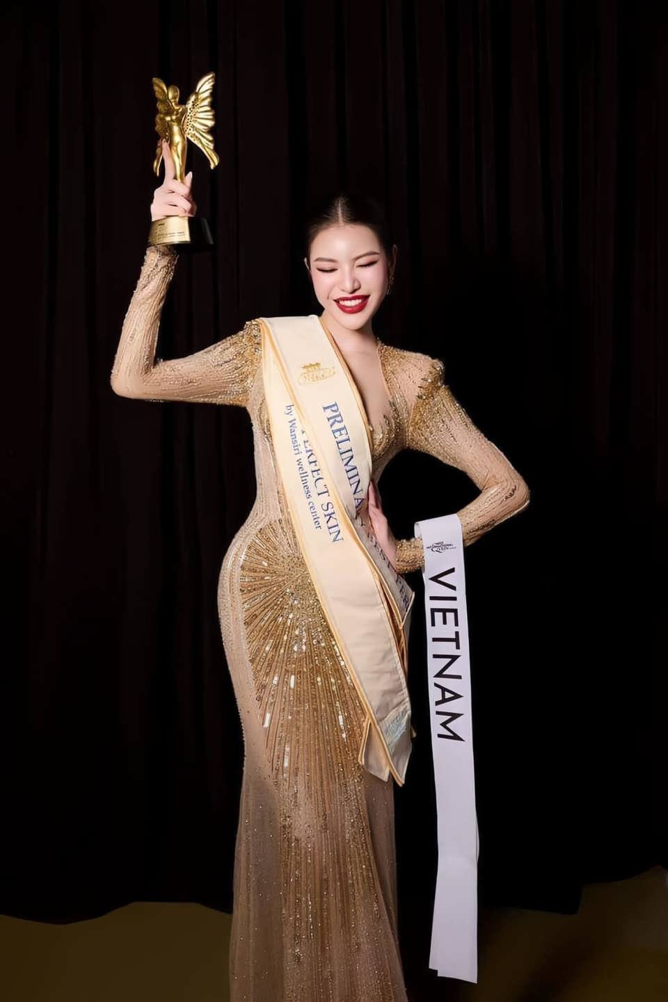 Chuy&ecirc;n trang sắc đẹp Sash Factor dự đo&aacute;n Tường San đăng quang Miss International Queen 2024. (Ảnh: FBNV)