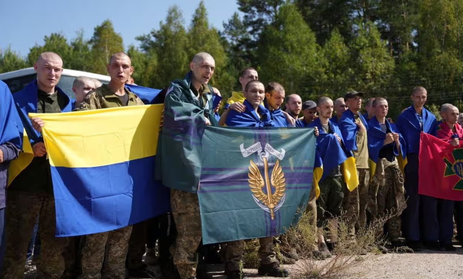 Nhiều t&ugrave; nh&acirc;n chiến tranh Ukraine được trao đổi trong thỏa thuận lần n&agrave;y được cho l&agrave; đ&atilde; tham gia bảo vệ cảng Mariupol v&agrave;o năm 2022. Ảnh: Reuters