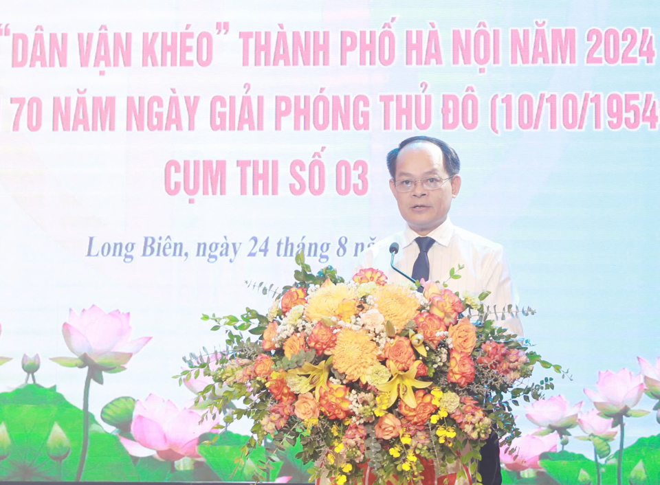 Ph&oacute; Trưởng ban Ban D&acirc;n vận Th&agrave;nh ủy Đinh Văn Kh&oacute;a ph&aacute;t biểu khai mạc hội thi.